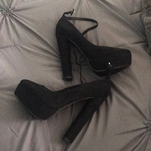 Black platform pumps